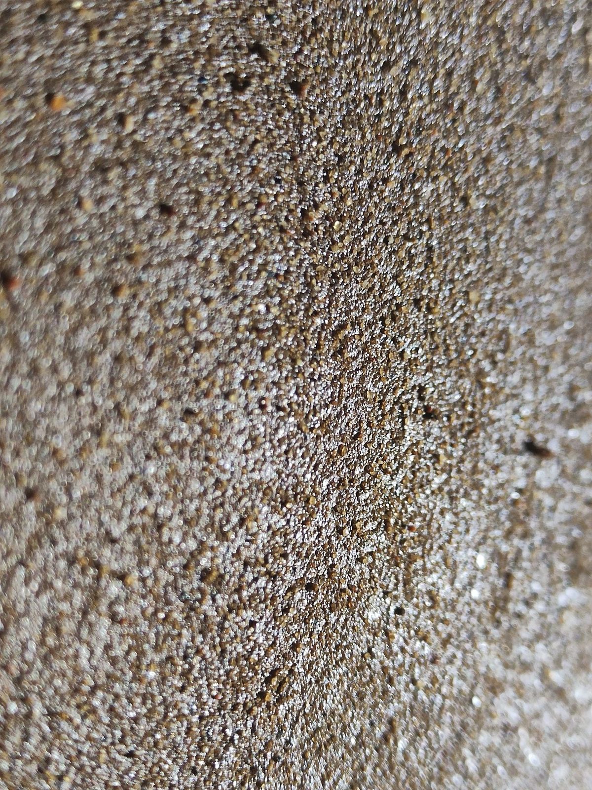 Zand en klei van heel dichtbij, elke korrel vangt licht